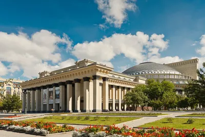 НОВАТ вошел в тройку самых богатых гостеатров страны