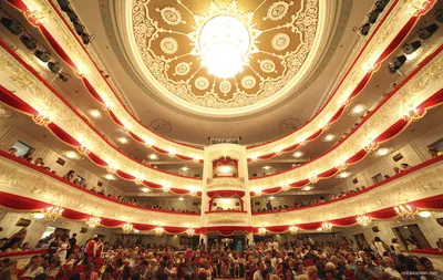 Teatro Títere Estatal Tártaro Kazan Rusia. Edificio Emblemático En El  Soleado Día De Verano Foto de archivo editorial - Imagen de marioneta,  verano: 240856053