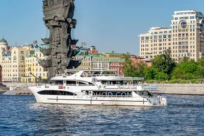 Московская судоходная компания – Салют 12 июня на теплоходе \"Пальма де Сочи\"