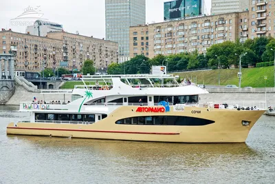 Речная прогулка на яхте Пальма де Сочи по Москве-реке