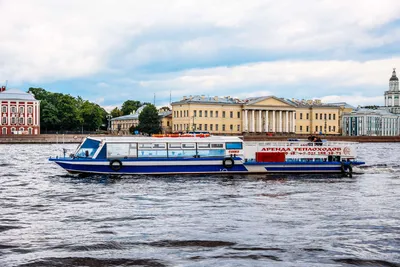 Аренда и заказ однопалубного теплохода Сания в Санкт-Петербурге (СПб)