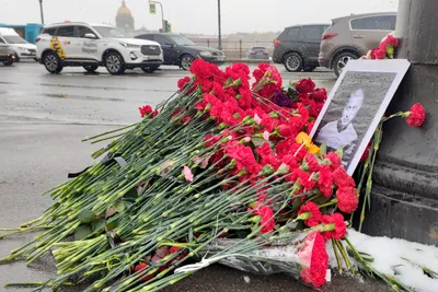 В Петербурге почтили память погибших в теракте в метро - РИА Новости,  03.04.2021