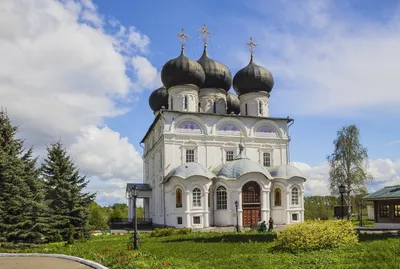 Файл:Собор Успенский. Трифонов монастырь, ул.Горбачева 4.jpg — Путеводитель  Викигид Wikivoyage