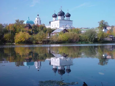 Успения Пресвятой Богородицы Трифонов монастырь. Кафедральный собор Успения  Пресвятой Богородицы, Вятка (Киров) (Вятка (Киров), город), фотография.  интерьер и убранство Рака с мощами прп. Трифона Вятского и сень над ней.