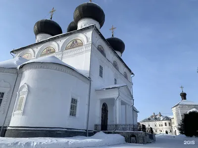 Файл:Uspenskiy Trifonov monestery. Kirov. Russia. Успенский Трифонов  монастырь. Киров. Россия - panoramio (1).jpg — Википедия