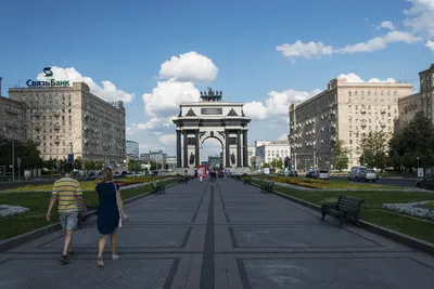 Триумфальная Арка На Кутузовском Проспекте В Москве — стоковые фотографии и  другие картинки Арка - архитектурный элемент - iStock