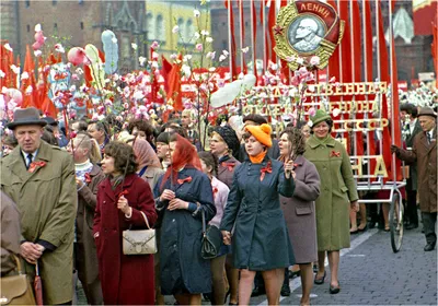 Плакат «Труд человека кормит, а лень портит!» / худ. А.С. Васильев. ... |  Аукционы | Аукционный дом «Литфонд»