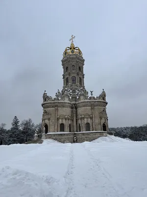 Отзыв о Церковь Знамения Пресвятой Богородицы в Дубровицах (Россия, Подольск)  | Величественный храм,увенчанный короной-не видела таких!