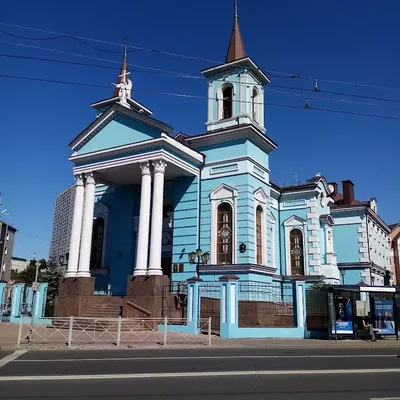 Крест с бывшей Дворцовой церкви в Казани, которая попала на новую  1000-рублёвую купюру, убрали с приходом советской власти - Подъём