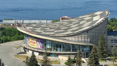 The circus building in the form of a round hat. in Samara, Russia. On a  Sunny summer day Stock Photo - Alamy