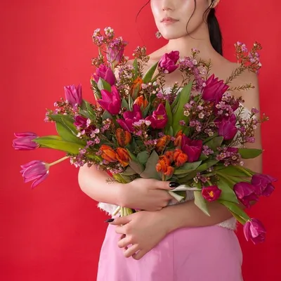 Букет Полевые цветы» с ирисами, альстромериями и хризантемами - купить в  Москве за 7 580 руб