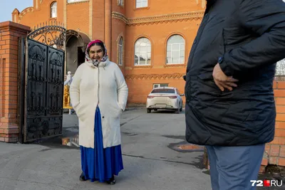 Как живут цыгане в Тюмени, молдавские цыгане в Тюмени из Нахаловки, на что  живут и где работают цыгане в Тюмени, репортаж из дома тюменского барона  Геннадия Виноградова, - 8 апреля 2022 - 72.ru