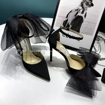 Фотография туфлей Jimmy Choo с вырезом на пятке