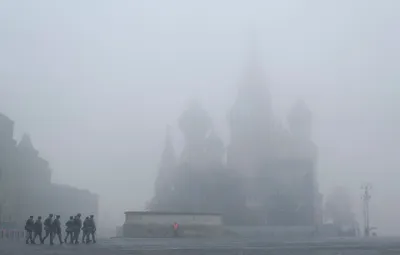 Из-за сильного тумана в Москве воздух пахнет гарью. Экологи ответили,  почему так получилось и когда уйдет запах - KP.RU