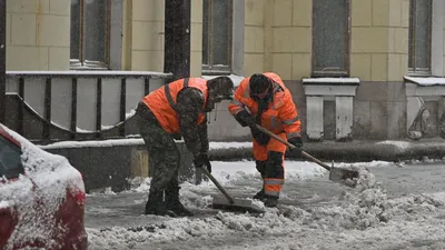 Уборку снега у станций метро Петербурга проконтролируют в онлайн-режиме