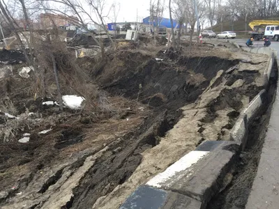 В Ульяновске обвалился грузовой спуск к Императорскому мосту. | Пикабу