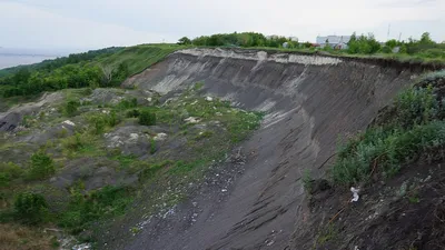 В Ульяновске расселят людей, живущих вблизи опасного оползня - Российская  газета