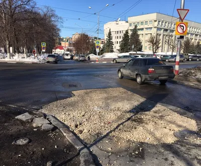 Дрожь земли. Новый оползень в Ульяновске провалил дороги у мемцентра и  \"Дома советов\" / Новостной портал Ульяновска / 73online.ru