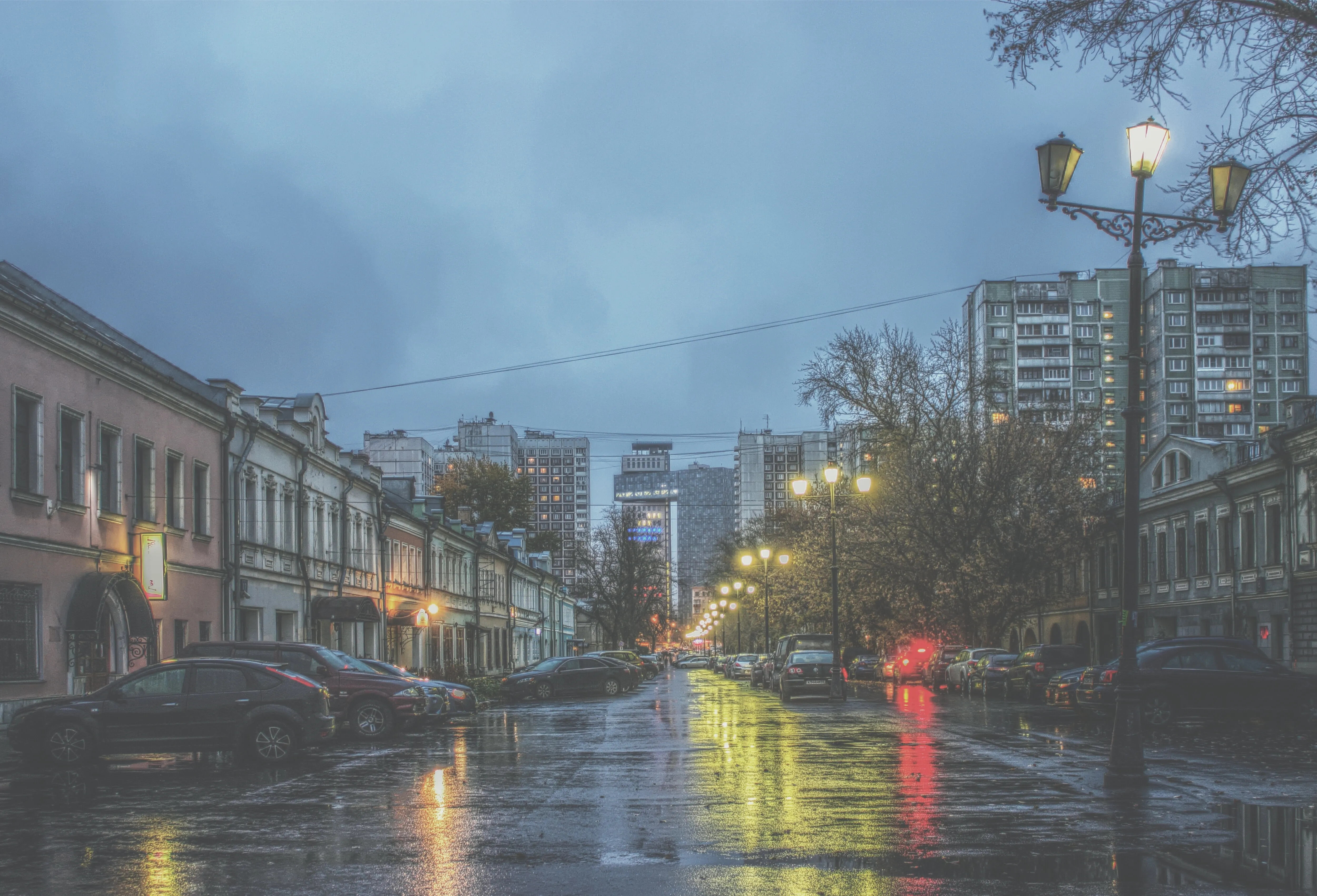 Звук улицы утром. Город после дождя. Дождливая Москва. Улицы после дождя. Улицы Москвы.