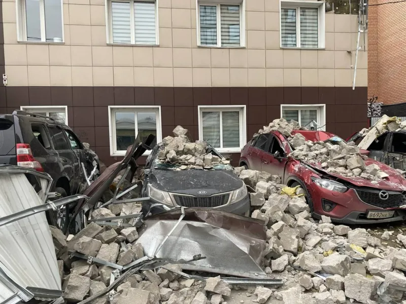Разрушенные дома и закрытые трассы. Фото последствий жуткого урагана в Алтайском крае Разрушенные дома и закрытые трассы. Фото последствий жуткого урагана в Алтайском крае