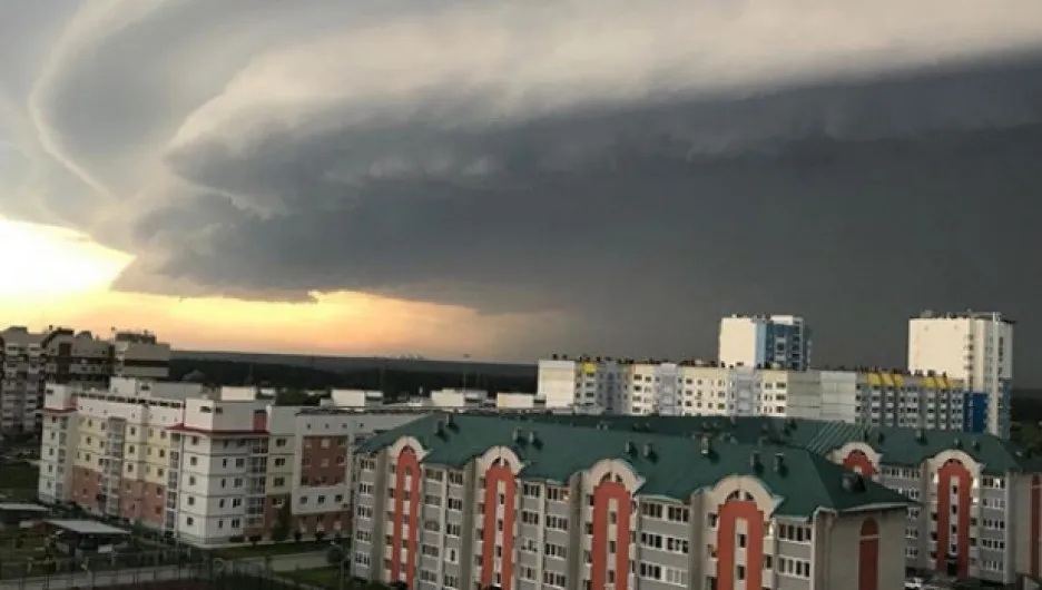 Мощный ураган обрушился на Барнаул Мощный ураган обрушился на Барнаул