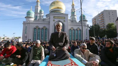 Необычный Ураза-байрам в Москве: мусульмане собрались на поляне - МК