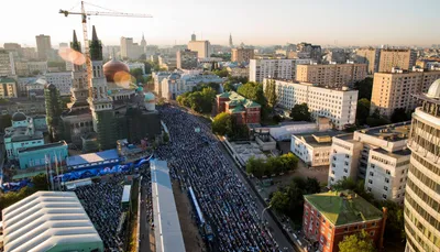 Более 100 тысяч мусульман собрались на торжественный намаз в Соборной  мечети Москвы на Ураза-байрам - KP.RU