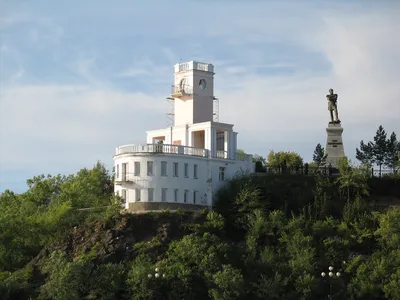 Городские легенды Хабаровска. Амурский утес и памятник Муравьеву-Амурскому  | Журнал \"Мир Упаковки\" | Дзен