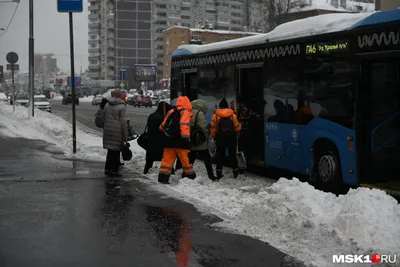 Поворот не туда. В Москве изменили 200 маршрутов городского транспорта.  Жители сбились с пути — Новая газета