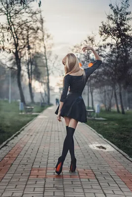 В коротком платье фото