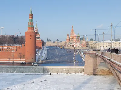 Васильевский спуск и кремлёвские башни