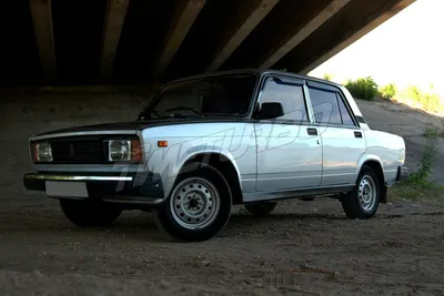 Купить б/у Lada (ВАЗ) 2107 1982-2012 1.6 MT (74 л.с.) бензин механика в Сочи:  серебристый Лада 2107 2010 седан 2010 года на Авто.ру ID 1117998855