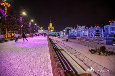 В Москве на ВДНХ открылся каток «Путь во времени» с ракетой-носителем  Восток и самолетом Як-42 в центре — фоторепортаж - 24 ноября 2023 - msk1.ru