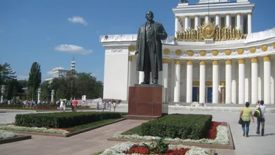 Парк Vdnh вднх на закате. Москва, Россия Редакционное Стоковое Изображение  - изображение насчитывающей оборудование, «урал»: 180839319