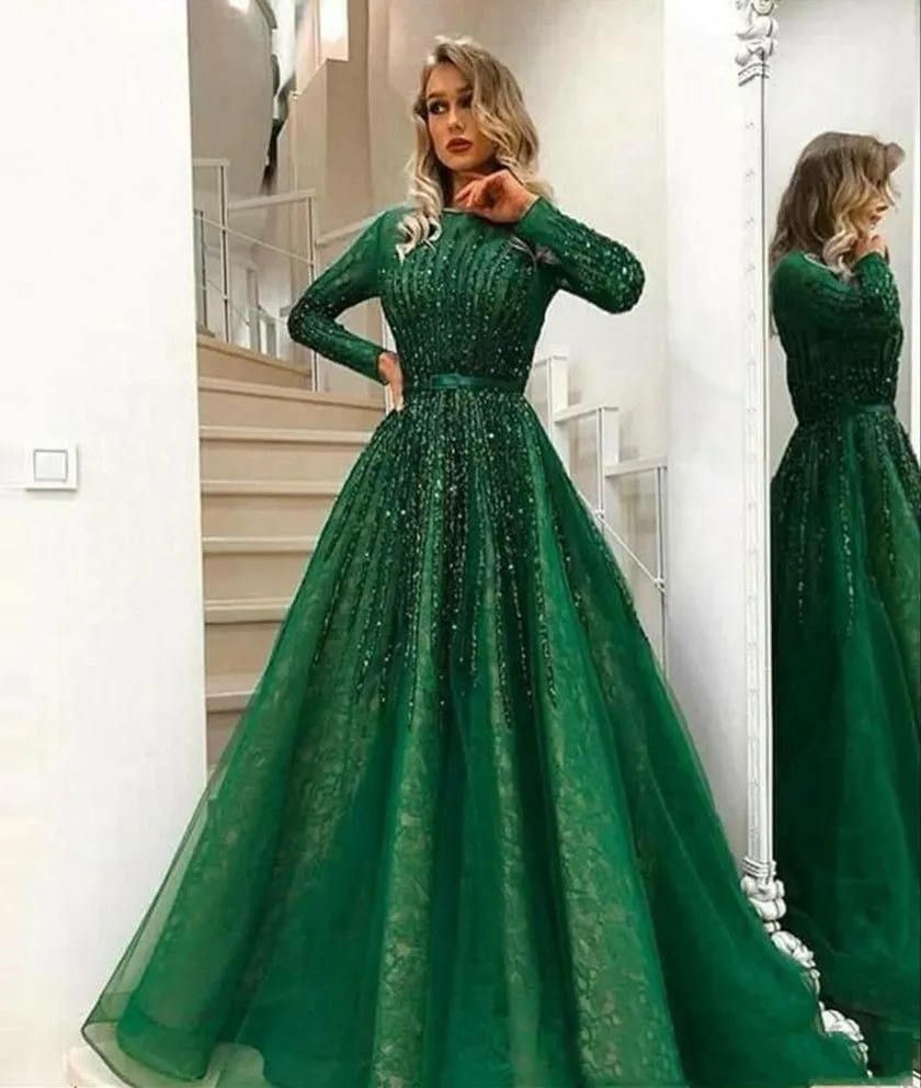 Вечерние наряды с блестками на фото Вечерние наряды с блестками на фото