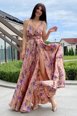 Фотография вечернего платья с разрезом на ноге для рекламы косметики