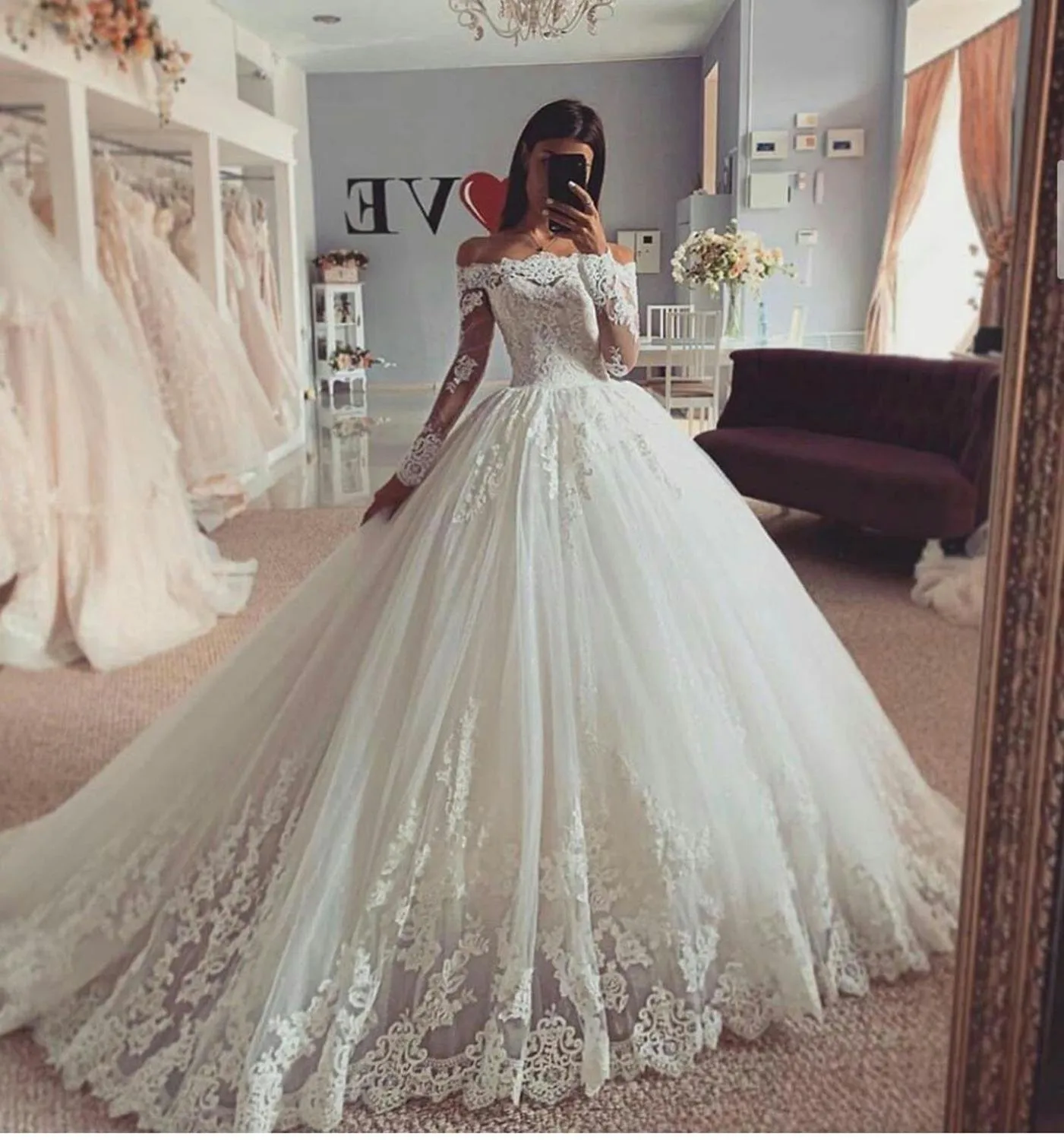 Изысканные вечерние платья на фото Изысканные вечерние платья на фото