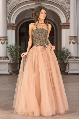 Пышные вечерние наряды на красивых фото