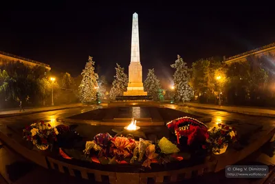 Вечный огонь на Аллее Героев в Волгограде почистили и снова зажгли