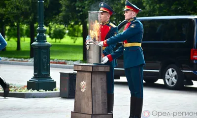 москва россия 03242021 : вечный огонь у могилы неизвестного солдата у  кремлевской стены на красной площади Редакционное Фото - изображение  насчитывающей вечно, день: 220218451