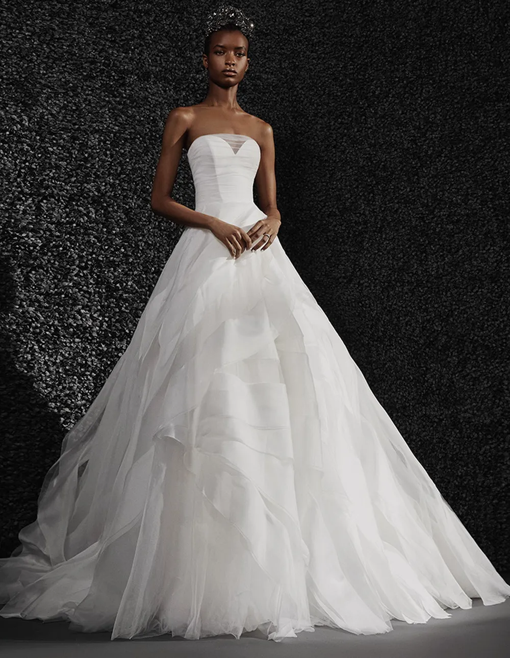 Свадебные наряды Vera Wang на фото: роскошь и изысканность для невесты Свадебные наряды Vera Wang на фото: роскошь и изысканность для невесты