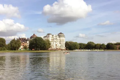 Верхнее озеро в Калининграде. У берега - Picture of Verkhneye Lake,  Kaliningrad - Tripadvisor