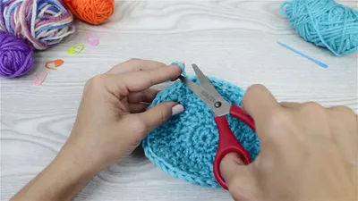 Современное ажурное вязание. Рельефные салфетки. Техники и проекты со  схемами, инструкциями и видеоуроками, Елена Скрипина . Русская школа вязания  , Эксмо , 9785041661472 2023г. 1969,00р.