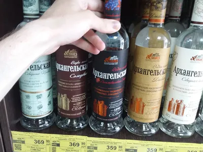 Водка АРХАНГЕЛЬСКАЯ Северная Выдержка алк.40% + рокс п/у – купить онлайн,  каталог товаров с ценами интернет-магазина Лента | Москва, Санкт-Петербург,  Россия