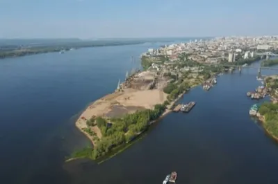 Набережная реки Волга в городе Самара (монумент Ладья) 2018 год