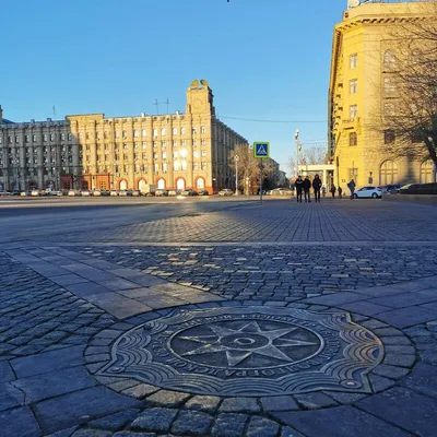 Фото: Нулевой километр дорог Волгоградской области, памятник, мемориал,  Волгоград, улица Мира — Яндекс Карты