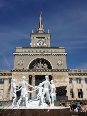 В ВОЛГОГРАДЕ ВСЕ ПОЕЗДА ПРОГУДЕЛИ В ПАМЯТЬ О ЖЕРТВАХ МАССИРОВАННОЙ  БОМБАРДИРОВКИ СТАЛИНГРАДА — Виртуальный музей \"Человек на войне\"