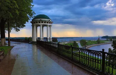 Волжская набережная Ярославля — фото, карта, отели и рестораны,  достопримечательности и музеи