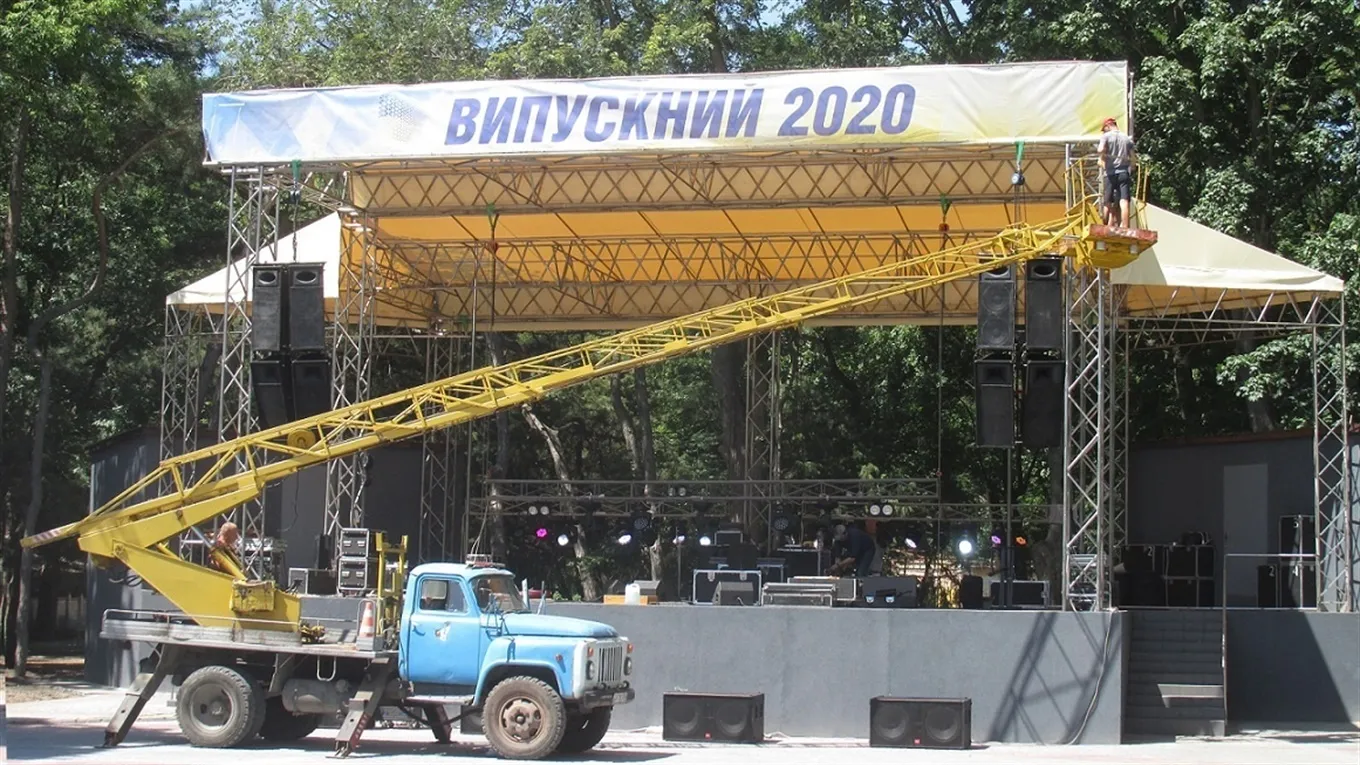 Выпускницы в платьях: фото для социальных сетей Выпускницы в платьях: фото для социальных сетей
