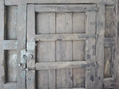 Аннушка и старая закрытая дверь | Аннушка и старая закрытая … | Flickr
